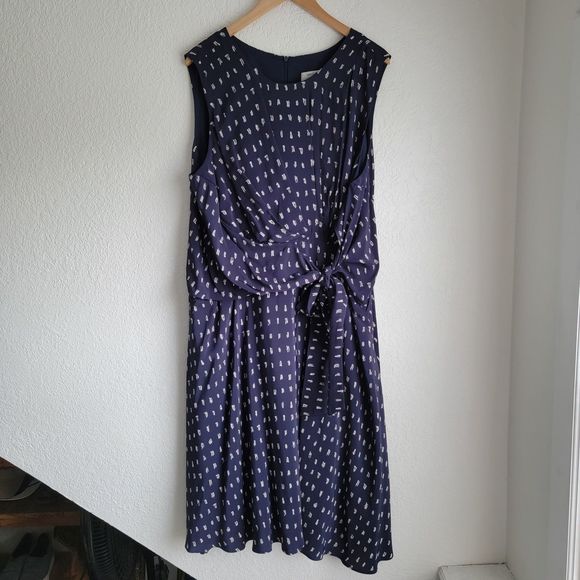 MM LaFleur The Samantha Dress Swipe Print Dark Iris Navy Sleeveless Plus Size 2 - Picture 2 of 7